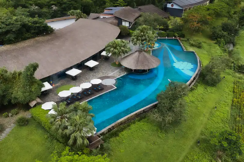 Hồ bơi Panorama ngoài trời của Serena Kim Bôi nhìn từ trên cao