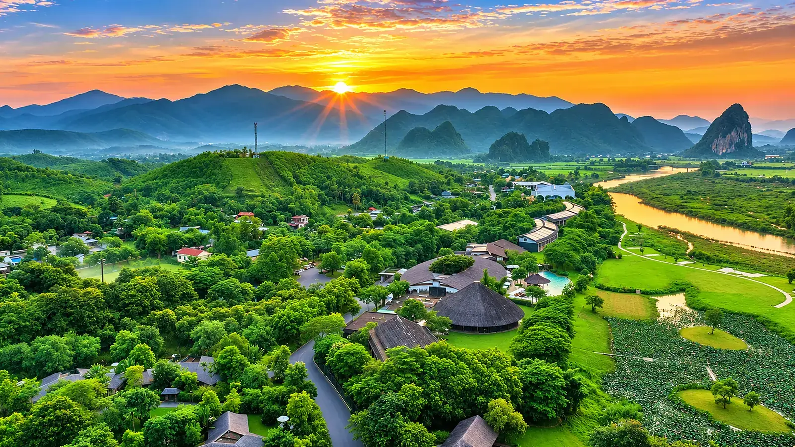 Thung lũng Kim Bôi lúc hoàng hôn nhìn từ trên cao, khu nghỉ Serena giữa núi rừng